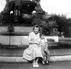 Mum Me 4ish Kelvingrove Fountain