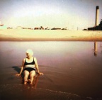 Mum in the ocean Hermosa